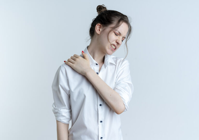 Bahu Sakit Saat Angkat Beban? Kenali Perbedaan Impingement, Rotator Cuff, dan Salah Gerak