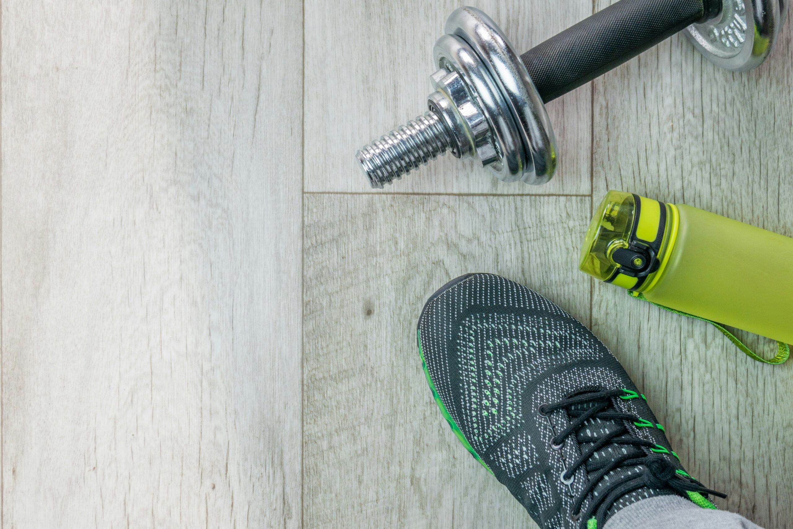 Dehidrasi Ringan Bikin Performa Gym Turun 20%, Ini Cara Minum yang Benar Saat Latihan