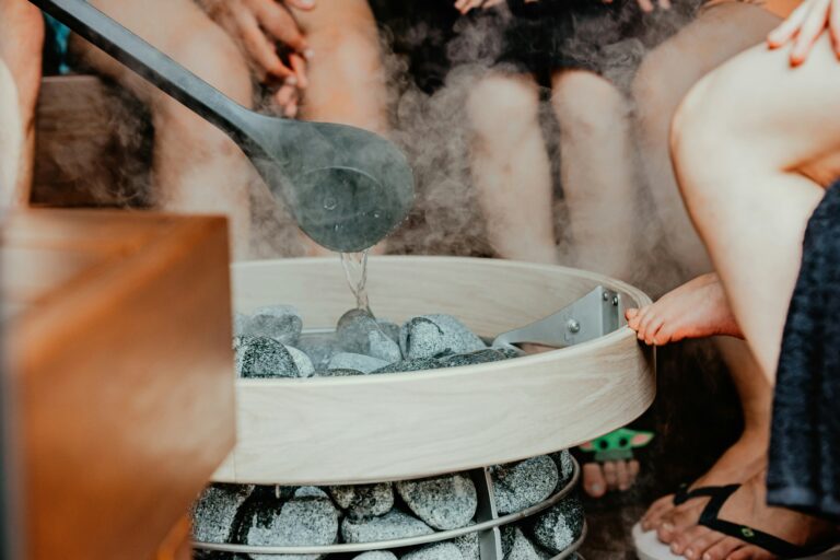 Cold Plunge, Sauna, atau Kompres Es: Mana yang Benar Bikin Recovery HYROX Kamu Maksimal?