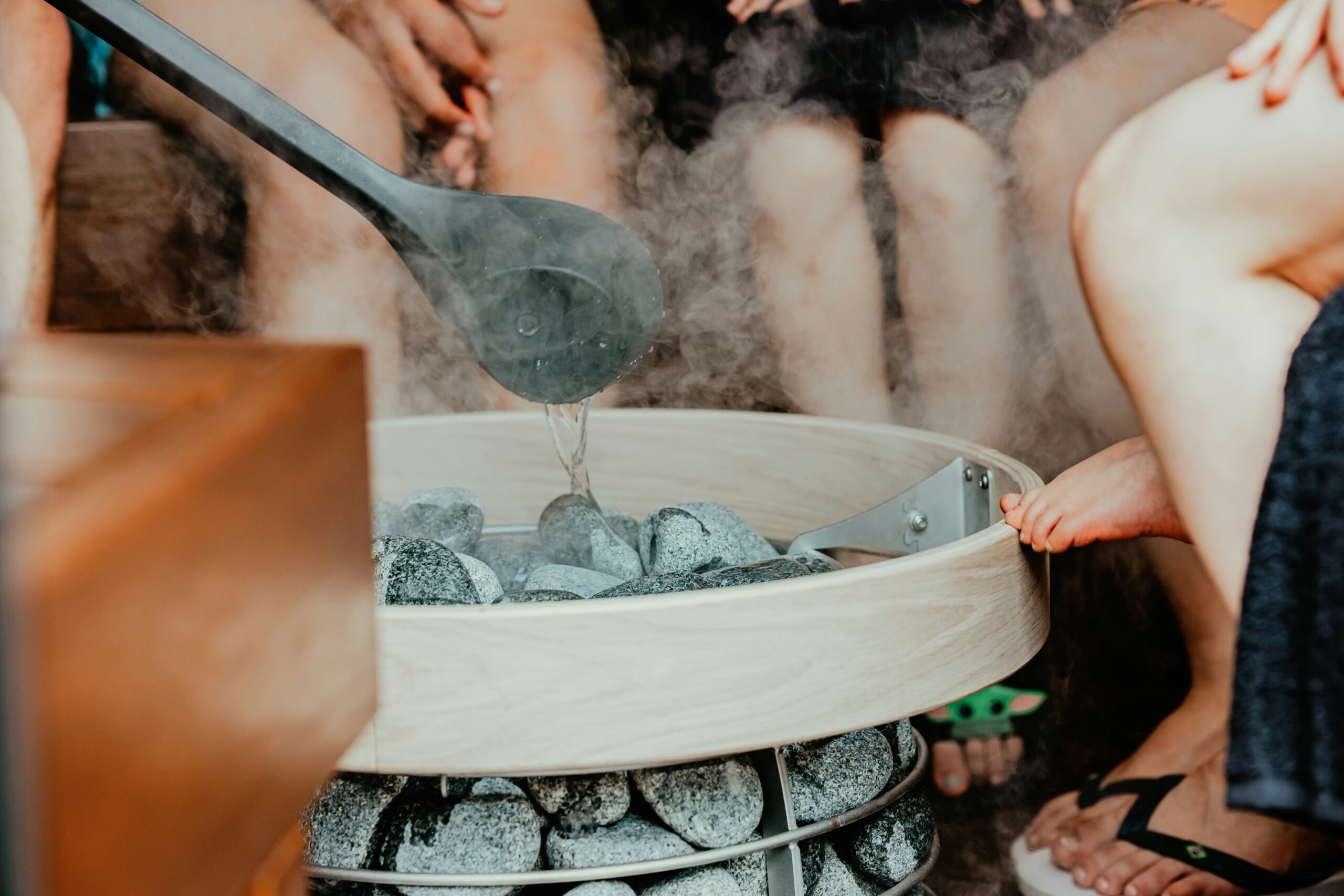 Cold Plunge, Sauna, atau Kompres Es: Mana yang Benar Bikin Recovery HYROX Kamu Maksimal?