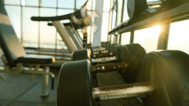 Home Gym HYROX Equipment: Panduan Memilih Alat Prioritas untuk Facility Residensial Premium