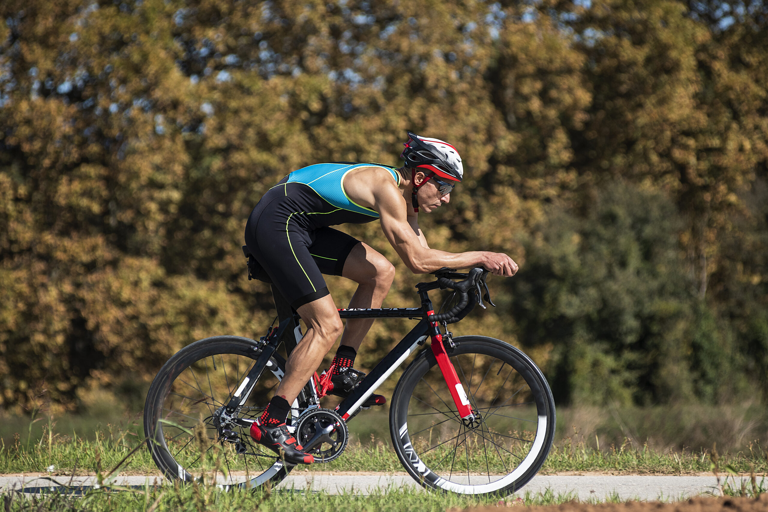 HYROX vs Triathlon: Mana yang Lebih Cocok untuk Kebugaran Fungsional di Tengah Kesibukan Jakarta?