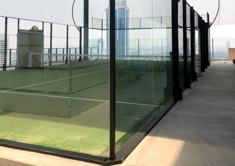Ekonomi di Balik Dinding Kaca: Bagaimana Ledakan Padel Mengubah Uang, Kerja, dan Kelas di Indonesia