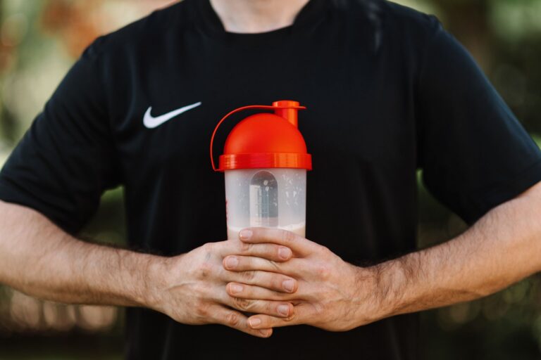 Whey Protein untuk HYROX dan EMS: Panduan Konsumsi dari Ahli Gizi