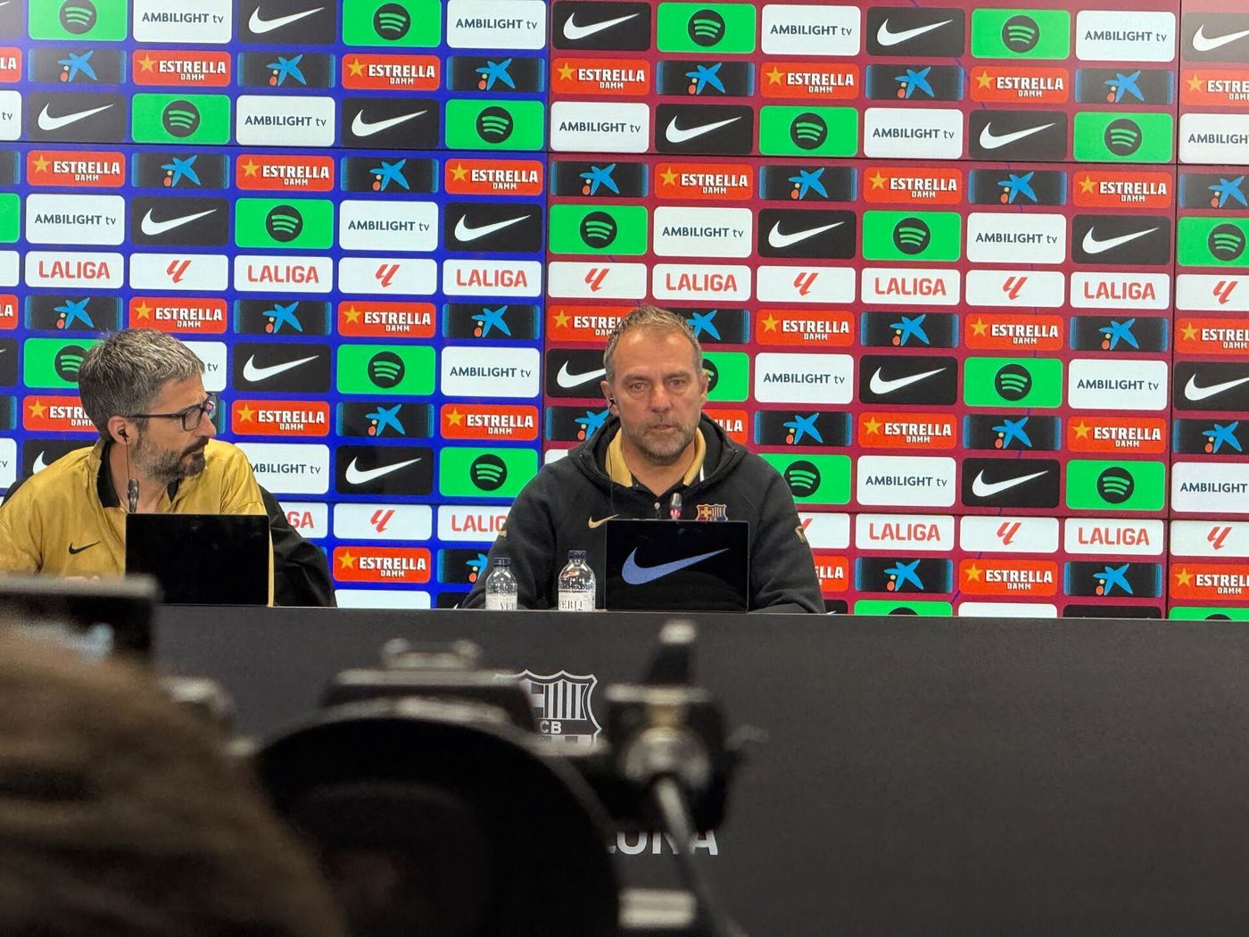 Hansi Flick, arsitek garis pertahanan tinggi Barcelona