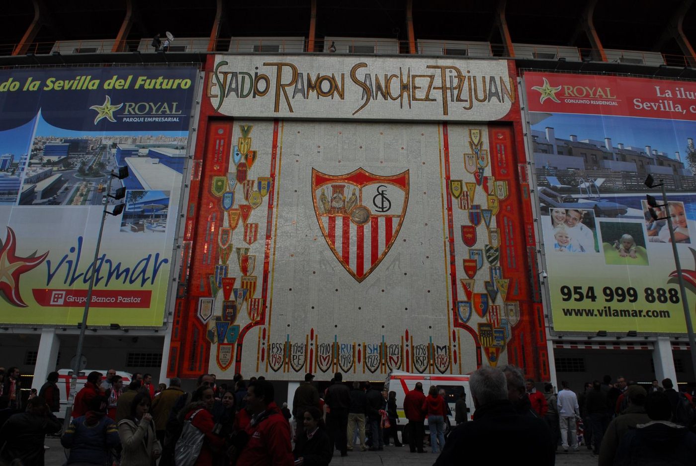 Stadion Ramon Sanchez-Pizjuan, kandang Sevilla