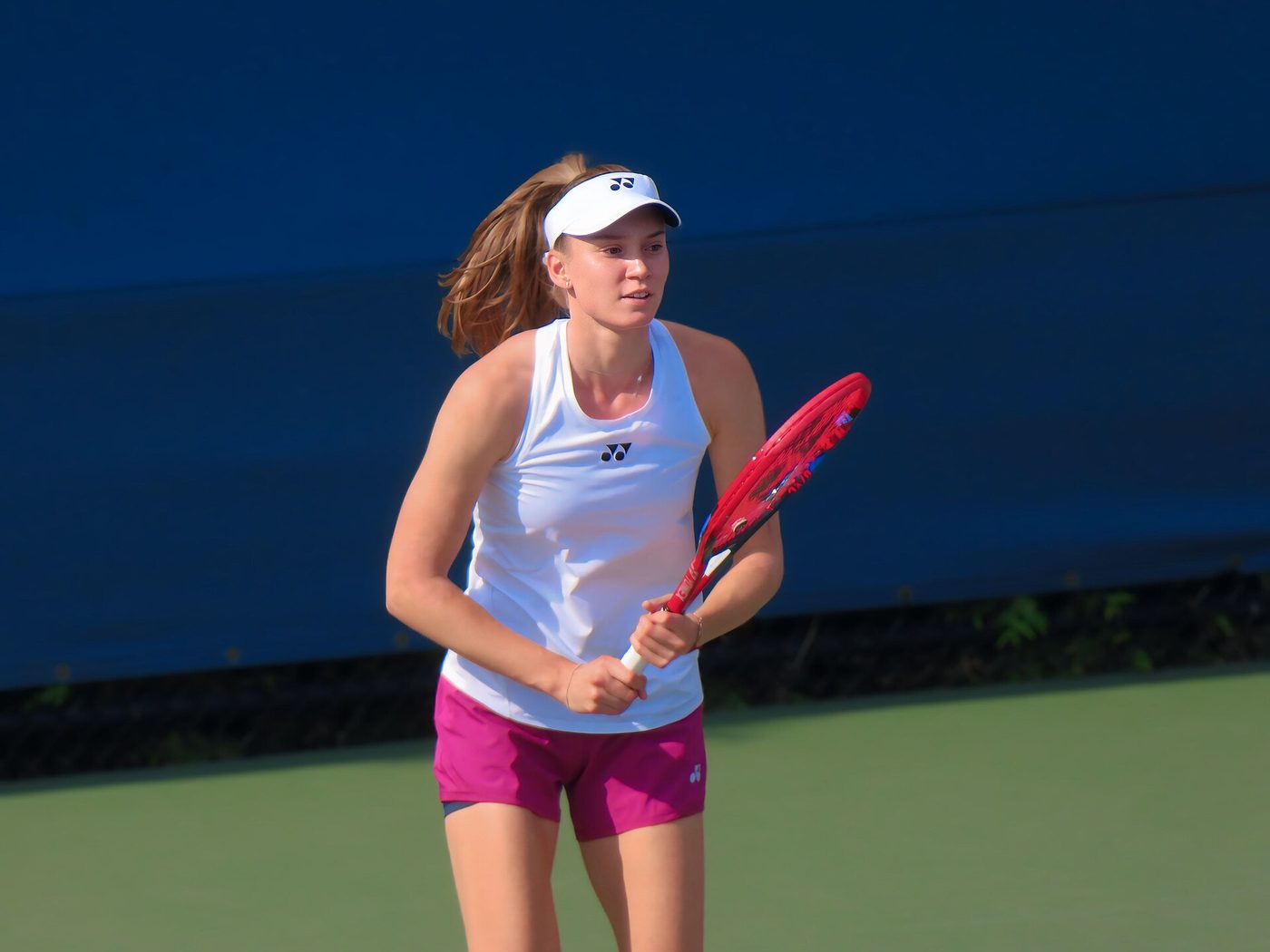 Elena Rybakina bertanding di lapangan keras US Open