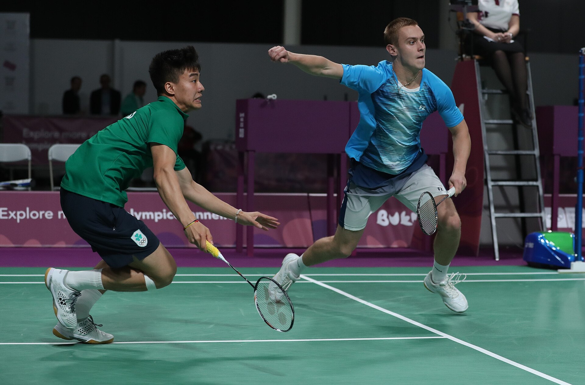 Dua pemain ganda putra junior berlari mengejar bola pada laga beregu campuran Olimpiade Pemuda 2018 di Buenos Aires, foto ilustrasi untuk Piala Suhandinata 2026