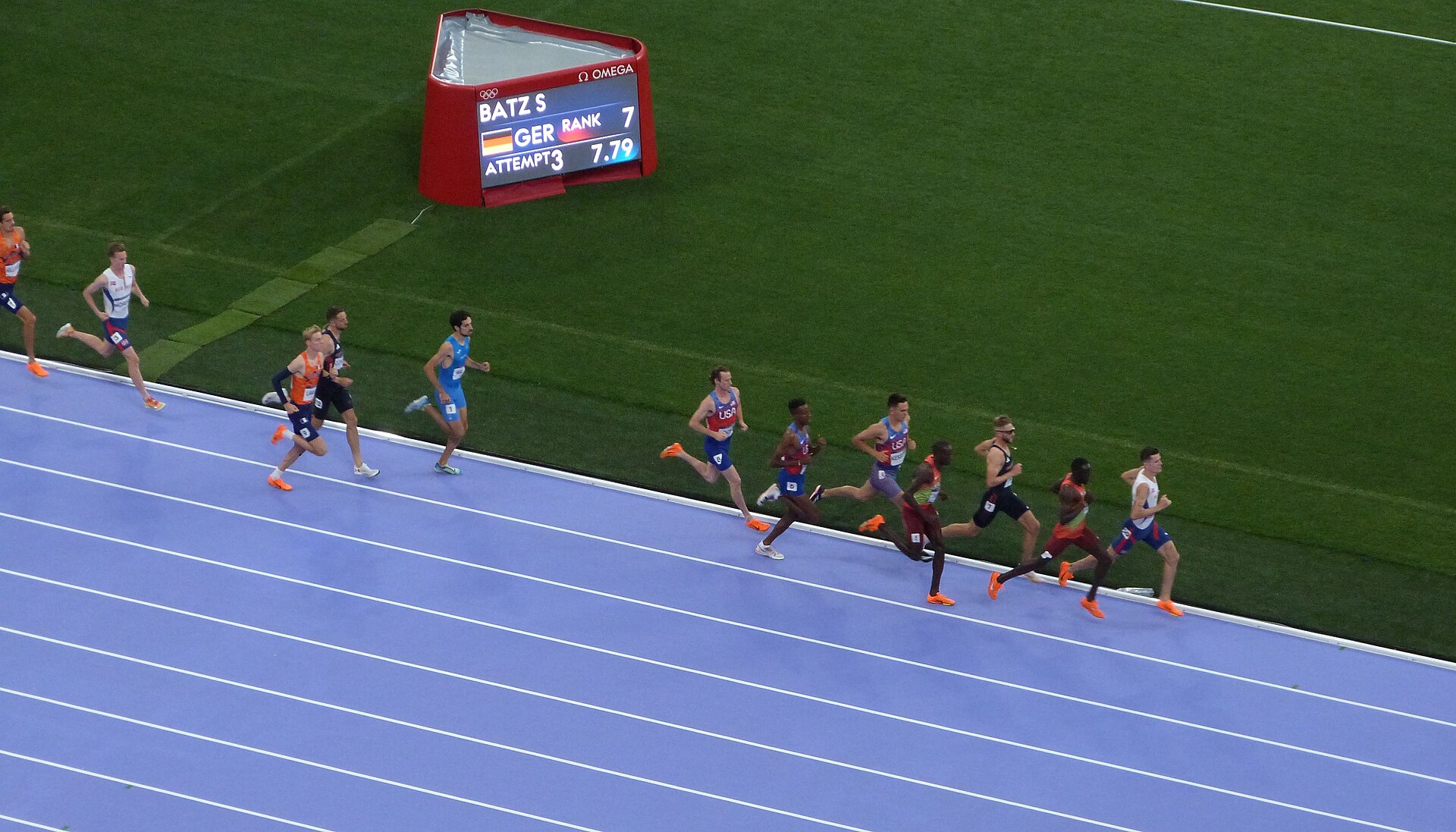 Para pelari elite beradu di final 1.500 meter Olimpiade Paris 2024, gambar ilustrasi untuk berita nominasi Atlet Terbaik Dunia 2026.